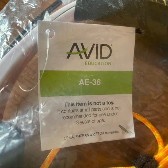 Avid Education AE-36 White Headset with Noise Cancelling Microphone. - Picture 2 of 2